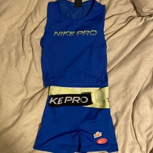 Blue and green workout set